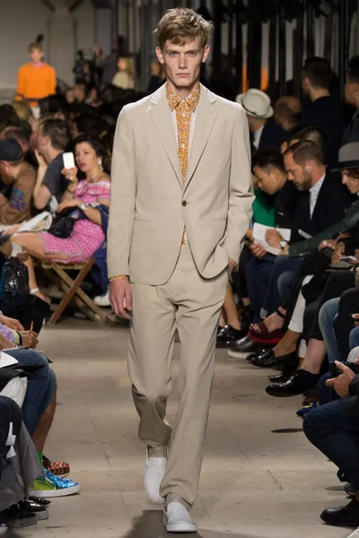 Look 5
